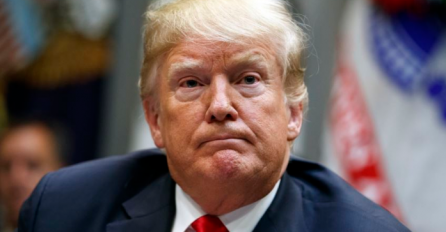 Gledajući užasan požar koji guta Notre-Dame, oglasio se Tramp: Evo šta je poručio