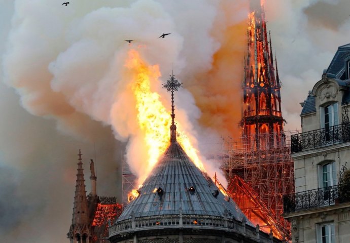 Notre Dame su gradili sto godina, uništena je u par minuta: Godišnje je posjeti 12 miliona ljudi