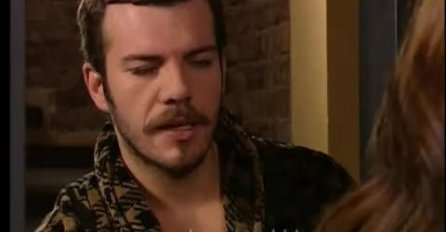 OTKIDALI STE NA OGUZA IZ SERIJE "KAD LIŠĆE PADA": Glumac danas izgleda NEPREPOZNATLJIVO, nije moguće da je ovo ON! (FOTO)