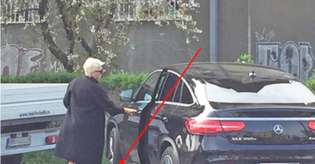 JELENA KARLEUŠA U OVOM IZDANJU IZAŠLA IZ VILE: Zgrozili su se kad su vidjeli ŠTA JOJ JE NA NOGAMA, kako ovo izgleda? (FOTO)