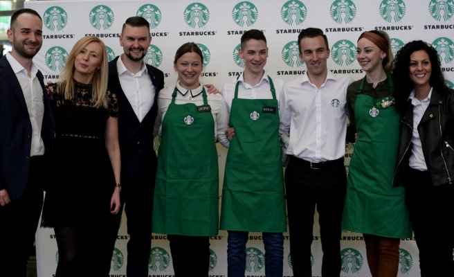 starbuccks-tanjug3