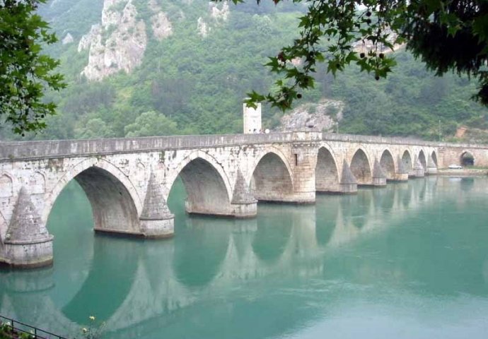 Policija spriječila samoubistvo muškarca s mosta Mehmed paše u Višegradu