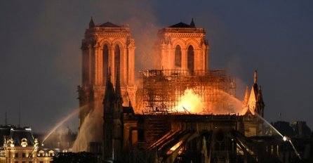 Stiže lijepa vijest: Sve je izgorjelo u strašnom požaru u Notre Dameu, samo ovo je ostalo netaknuto