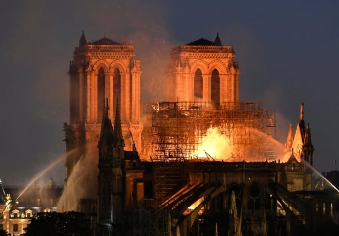 Stiže lijepa vijest: Sve je izgorjelo u strašnom požaru u Notre Dameu, samo ovo je ostalo netaknuto