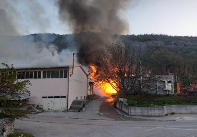 Veliki požar u Širokom Brijegu, gori Stolarija Zovko