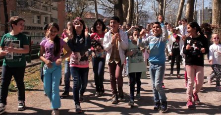 Djeca Bihaća i vršnjaci migranti snimili video spot za pjesmu “Djeca svijeta“