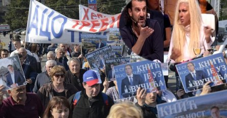 HILJADE LJUDI SE SLILO U BEOGRAD DA VIDE VUČIĆA, A ONDA SE NA BINI POJAVIO ČLAN ŽIRIJA "ZVEZDE GRANDA": Nastao je opšti HAOS, evo šta se događa u SRBIJI (FOTO)