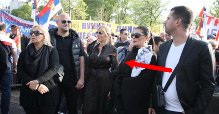 ŠAULIĆI DOŠLI DA PODRŽE SKUP "BUDUĆNOST SRBIJE" ALEKSANDRA VUČIĆA, A SVI SU GLEDALI U MIHAJLOVU VJERENICU: Vidite li ovaj detalj U KOJI SU SVI GLEDALI?! (FOTO)