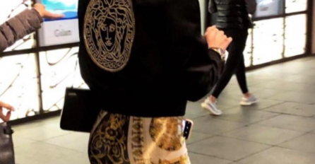 JELENA KARLEUŠA USLIKANA U TURSKOJ, sa njom NEPOZNATI MUŠKARAC: Kad su vidjeli OVAJ DETALJ NA NJOJ nije im bilo dobro! (FOTO)