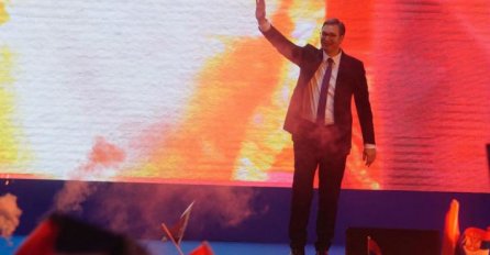 VUČIĆ NA VELIKOM MITINGU U BEOGRADU POSLAO PORUKE SARAJEVU I ZAGREBU:  "Hoću da okupimo..."
