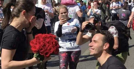 Nesvakidašnja prosidba u glavnom gradu BiH: Nakon utrke čekao ju je prsten