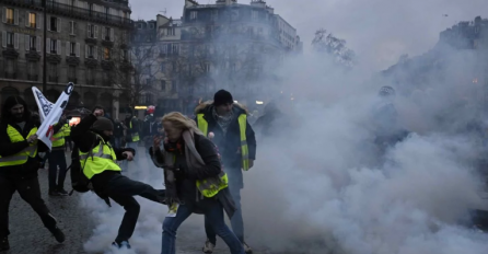 HAOS NA ULICAMA GLAVNOG GRADA FRANCUSKE: Požari, suzavci, uhapšeno 126 osoba