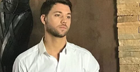 PROGANJA GA! Stefan Živojinović se provodio sa prijateljima, a onda se pojavila ONA i otela mu telefon!