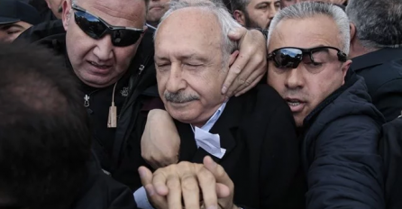 Turski čelnik Kemal Kilicdaroglu napadnut na sprovodu, kamenovali mu auto
