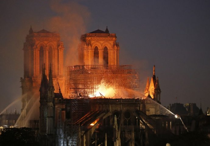 Srbija daje Francuskoj milion eura za obnovu Notre Damea