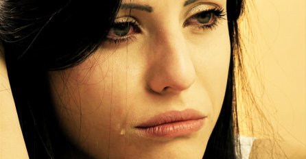 "Roditelji su mi pružili koliko su mogli, školovali me, plaćali mi fakultet u drugom gradu, ali stalno su govorili kako im dugujem sav taj novac (a ja se zaista trudila i imala rezultate) "