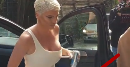 JELENA KARLEUŠA POKAZALA DUŠKU ŠTA GUBI, POJAVILA SE NA GRANDU U USKOJ BIJELOJ HALJINI: A kad su pogledali dolje, nikome NIJE BILO DOBRO! (FOTO)