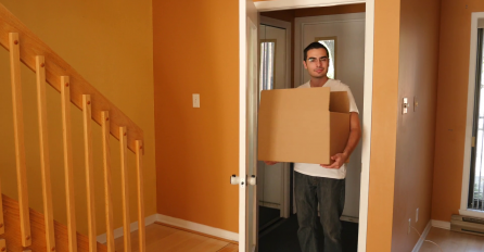 "Dolazim kući sa posla mrtav umoran, ulazim u hodnik, a iz dnevne sobe čujem svoju suprugu..."