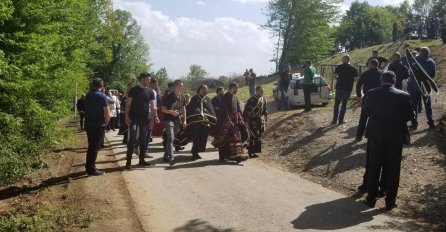 Slaviša Krunić ispraćen u kočijama i uz pjesmu Vladislava Petkovića Disa