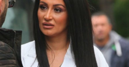 ANDREANA ČEKIĆ ISELILA MUŽA, PA USELILA LJUBAVNIKA U STAN: Došli su ispred njene zgrade, PA ZATEKLI NEVJEROVATAN PRIZOR, odmah je priznala!
