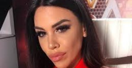  SVI SE PITAJU GDJE SU JOJ GAĆICE? Kaja nije lijepo prekrstila noge, svi opazili OVO dole, KAKVA SRAMOTA (FOTO)