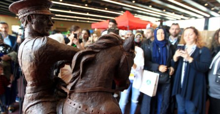 Turci se na "sladak" način sjetili tvorca njihove države: SPOMENIK OD 500KG ČOKOLADE