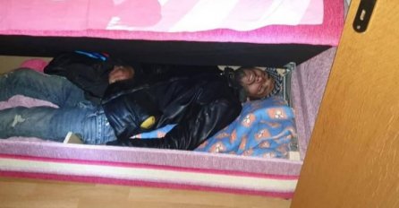 Fotografija objavljena na Facebooku ŠOKIRALA MNOGE! Pogledajte gdje je spavao Migrant koji je provalio u kuću u BiH