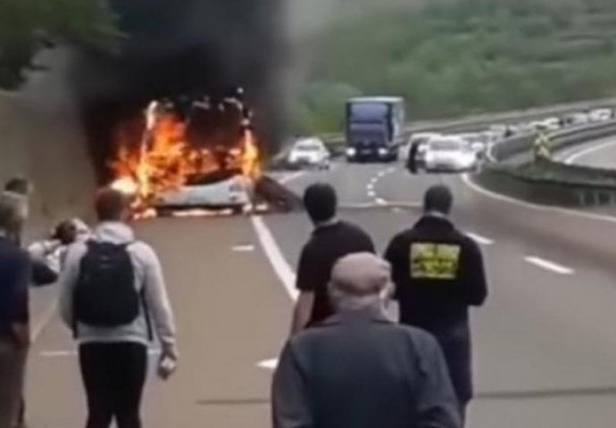 PLAMEN PROGUTAO AUBOTUS! Nesreća na autoputu do Beograda, putnici šokirani! 