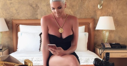 Prvi nastup poslije Divnine smrti: Jelena Karleuša se pojavila OVAKVA i svi su se uhvatili za glavu, vruć tigrast šorc, mrežaste čarape OVO MORATE VIDJETI