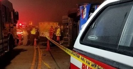 TRAGEDIJA! Prevrnuo se autobus: Poginulo 11 ljudi, među kojima TROJE DJECE! Vozač zaspao za volanom?!