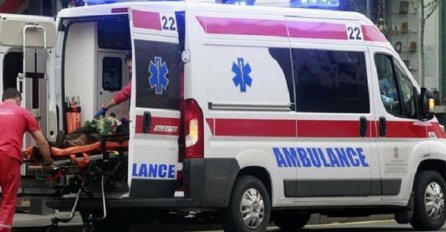 STRAVIČNA NESREĆA: Automobil udario ženu dok je pretrčavala ulicu, hitna pomoć je zatekla JEZIV PRIZOR