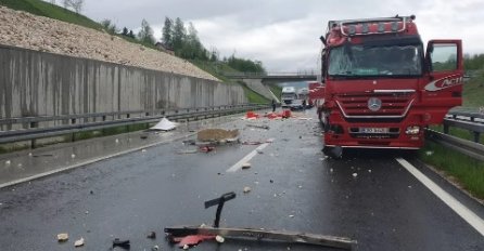 Teška saobraćajna nesreća kod Sarajeva! Na cesti ćevapi i piletina, VOZAČI OPREZ! 