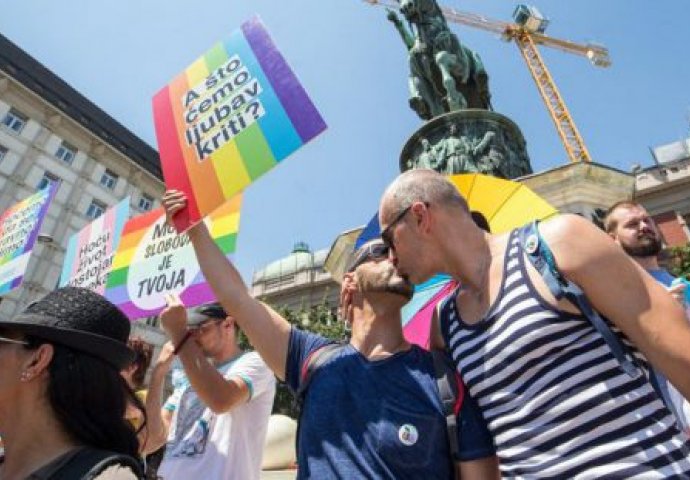 Napad na LGBT populaciju u Sarajevu! Očekuje se reakcija policije, partnerice ZGROŽENE ONIM ŠTO SE DESILO! 