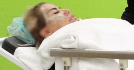 SVA I PODLIVIMA I ZAVOJIMA: Starleta uslikana u bolnici NAKON OPERACIJA, OBJAVLJENE SLIKE, evo šta je uradila od sebe!