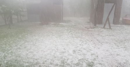 SNAŽNO NEVRIJEME: Grad uništio ljetinu i voćnjake, NI PROTIVGRADNA ODBRANA NIJE MOGLA NIŠTA (FOTO)