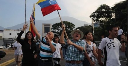 Maduro pozvao narod na ulicu da štite domovinu i ustavni poredak