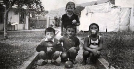 EKIPA JE TU, A KO JE OVAJ DEČKO ŠTO STOJI? Danas jedna od najvećih balkanskih zvijezda (FOTO)