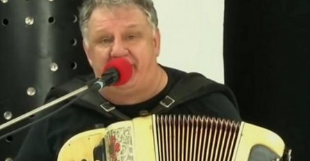 KRVAVA NOĆ U KAFANI POZNATOG PJEVAČA! On je izboden čak 7 puta, bore mu se za život! 