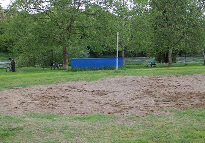 Loše vrijeme, kiša i iznenadna hladnoća otjerali ljude sa izletiša! Popularna mjesta pusta za 1. maj