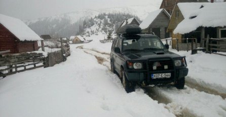 Prelijepo jezero u Bosni prvomajske praznike dočekalo uz 40 cm snijega! 