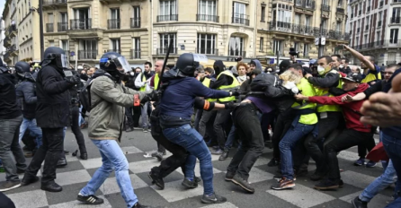 HAOS U PARIZU: Policija suzavcima razbija prvomajske demonstracije 