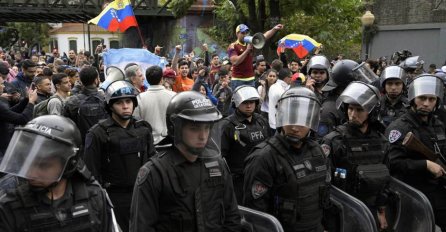 Veliki protest u Venecueli, u sukobu policije i demonstranata ubijena žena