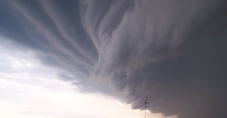 PANIKA, SPREMA SE KATASTROFA, LJUDI EVAKUISANI: Priblažava se strašno nevrijeme, evo gdje će biti najgore! 