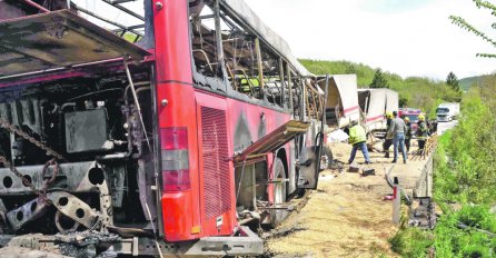 LEDI KRV U ŽILAMA, OBJAVILA JE SLIKU MAKETE AUTOBUSA, DAN KASNIJE IZGORJELA JE U ISTOM TAKVOM SA PRIJATELJICOM: Taj datum joj je bio sudbonosan
