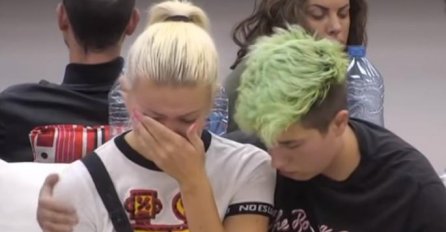 KARMIN NA USNAMA, ISFENIRANA KOSA: Matora je prije nekoliko godina izgledala KAO PRAVO ŽENSKO, kad vidite slike, OPLAKAT ĆETE! (FOTO)