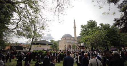 Vjernici pristižu u Foču, svečano otvaranje Aladža džamije u 13 sati