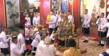 Zlatna kruna od 7 kilograma konačno je na njegovim ramenima: KRUNISAM JEDAN OD NAJKONTROVERZNIJIH VLADARA DANAŠNJICE