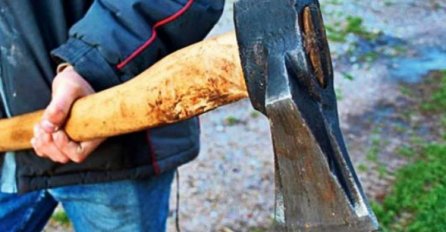 Izbjegnuta velika porodična tragedija! Sjekirom nanio povrede majci i strini