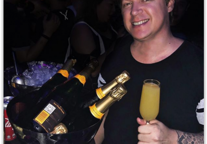 Poznati di-džej nasmrt iskrvario na žurki: Isjekao se na staklo dok je spašavao prijateljicu koja je pala sa terase