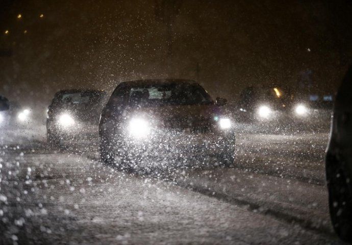 ZIMA SE VRATILA NA VELIKA VRATA, ZABIJELILO U MAJU: Pao snijeg, blokirane ceste u cijeloj zemlji